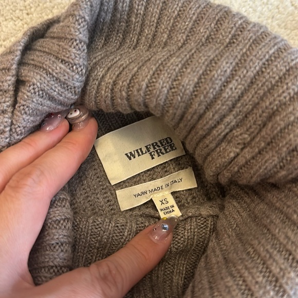 Aritzia Wilfred Free Lin Sweater 100% Merino Wool taupe Sz XS Made in Italy - Picture 6 of 7